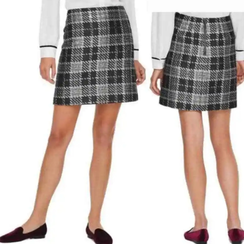 LOFT‎ Outlet NWT Winter Plaid Miniskirt Black/Gray/Metallic Size 6 Petite